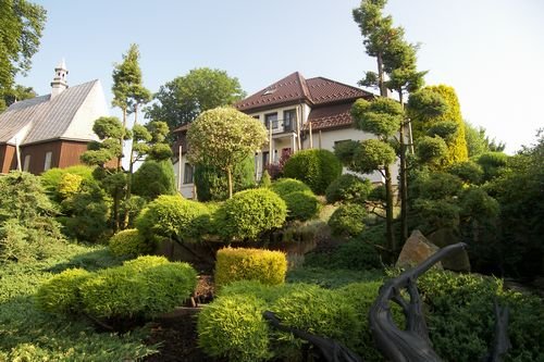 otoczenie plebanii w Jodłowej Dolnej