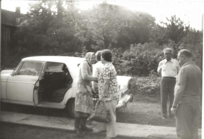 Wizyta krewnyw u pewnej rodziny 1977r.