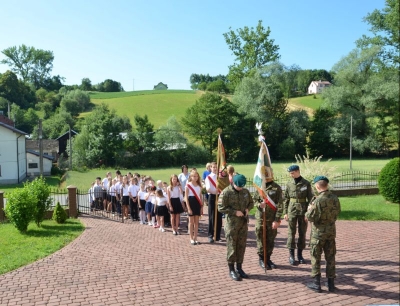 20 - lecie Nadania Imienia i Sztandaru SP w  Dębowej_7